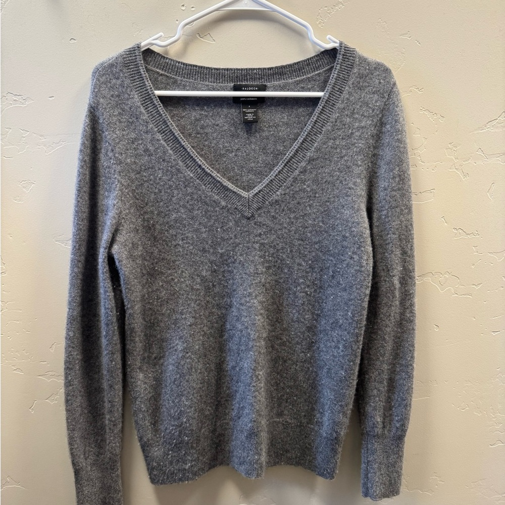Halogen Gray V-Neck Cashmere Sweater